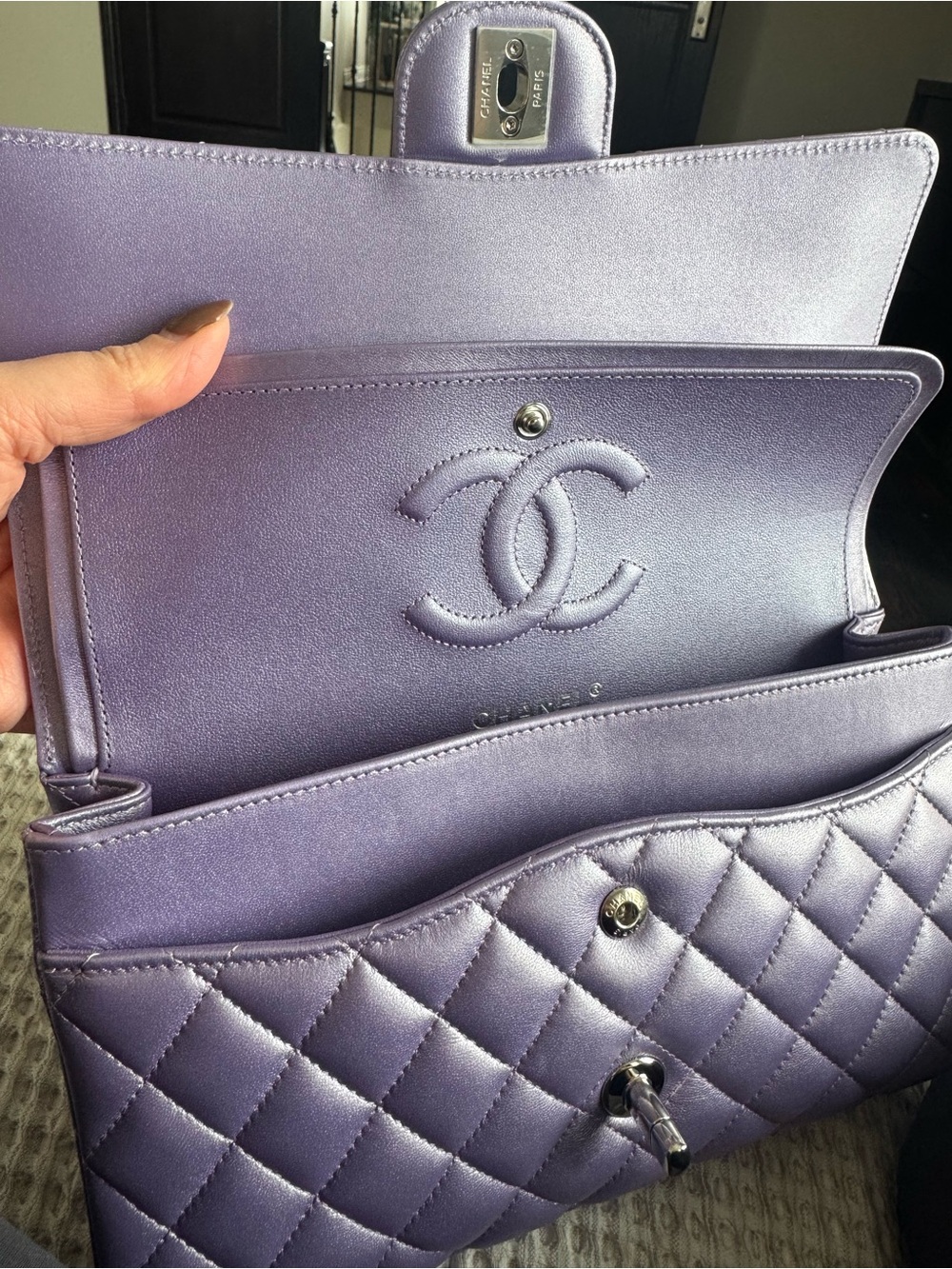 CHANEL Lavender Quilted Lambskin Classic Flap medium 23P - Picture 8 of 16